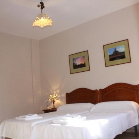 Hostal Carlos 2 La Línea de la Concepción Exterior foto