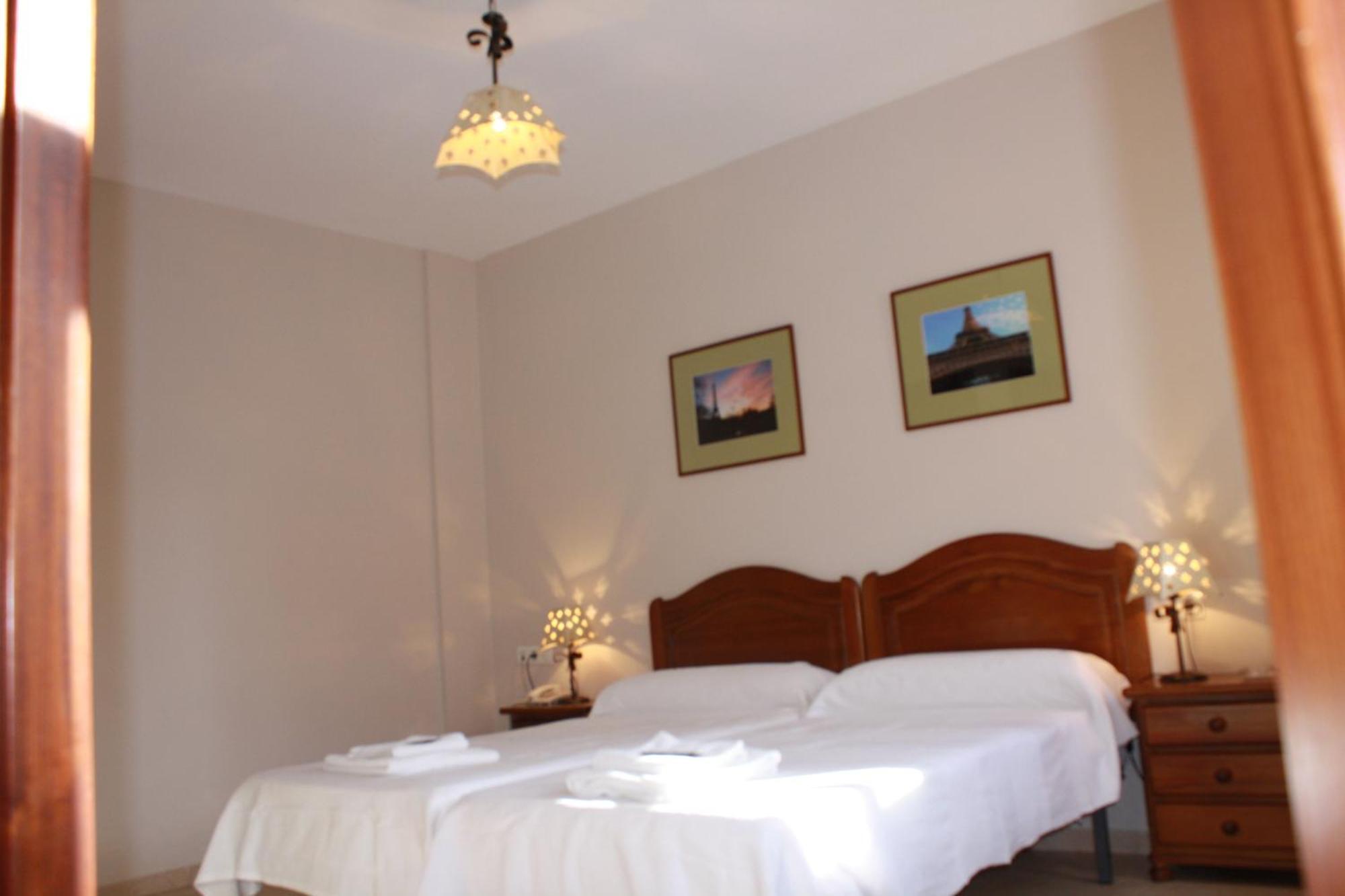 Hostal Carlos 2 La Línea de la Concepción Exterior foto