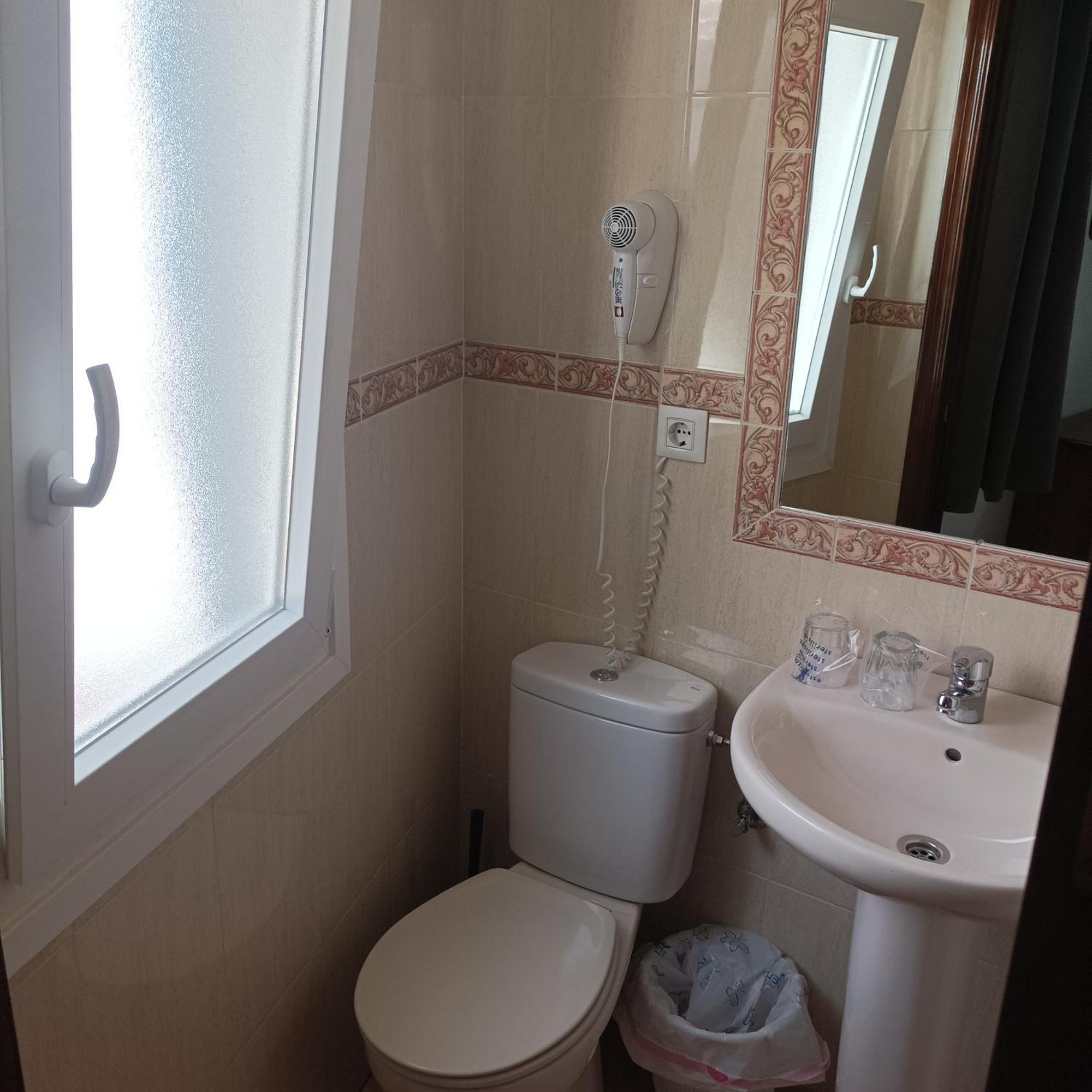 Hostal Carlos 2 La Línea de la Concepción Exterior foto