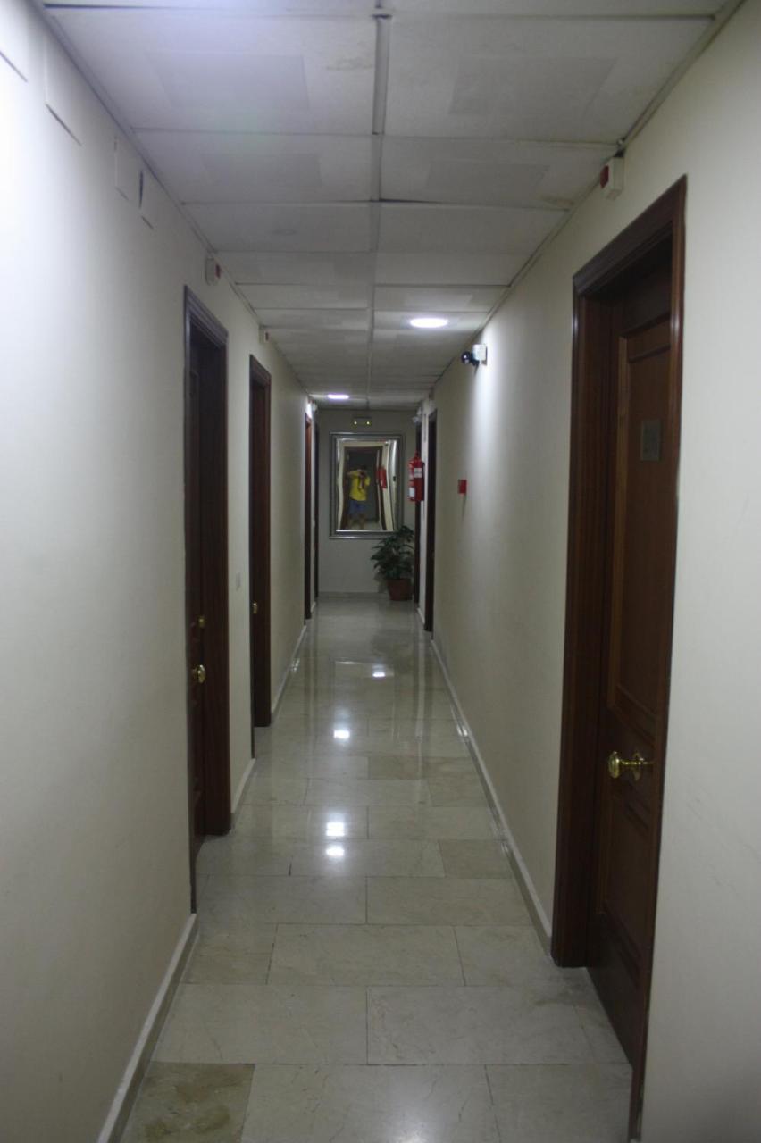 Hostal Carlos 2 La Línea de la Concepción Exterior foto